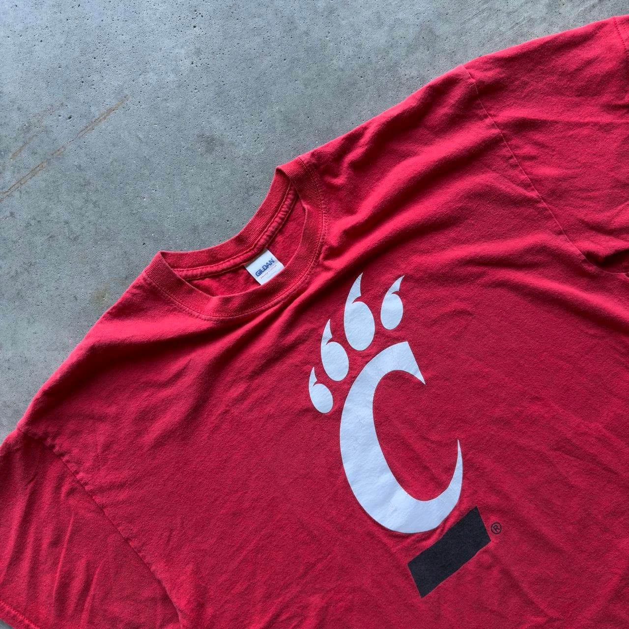 Super Rare Early 2000s University of Cincinnati Bearcats Tee | Vintage GRAIL - Thumbnail 3