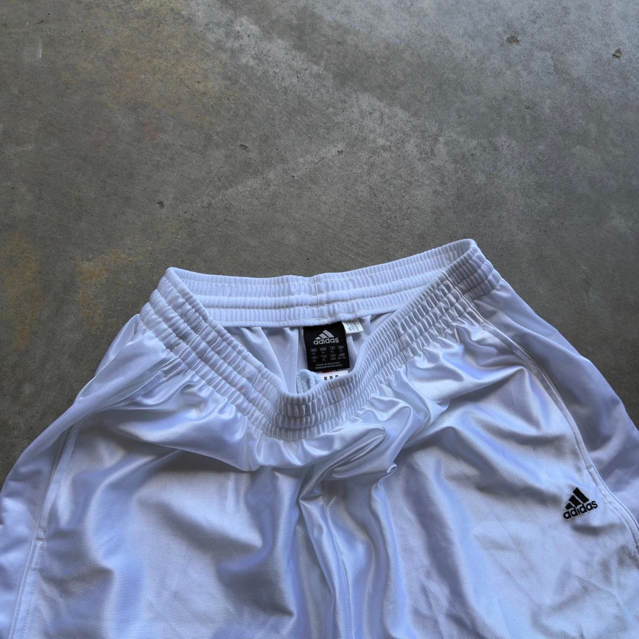 SUPER RARE EARLY 2000s WHITE AND BLACK Adidas Basketball Shorts - Y2K GRAIL - Thumbnail 3