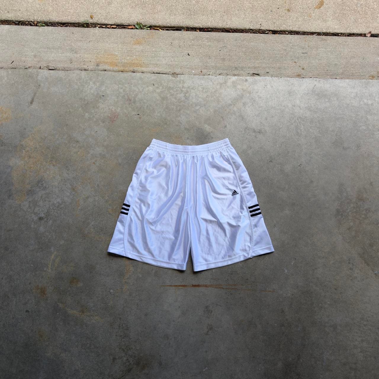 SUPER RARE EARLY 2000s WHITE AND BLACK Adidas Basketball Shorts - Y2K GRAIL