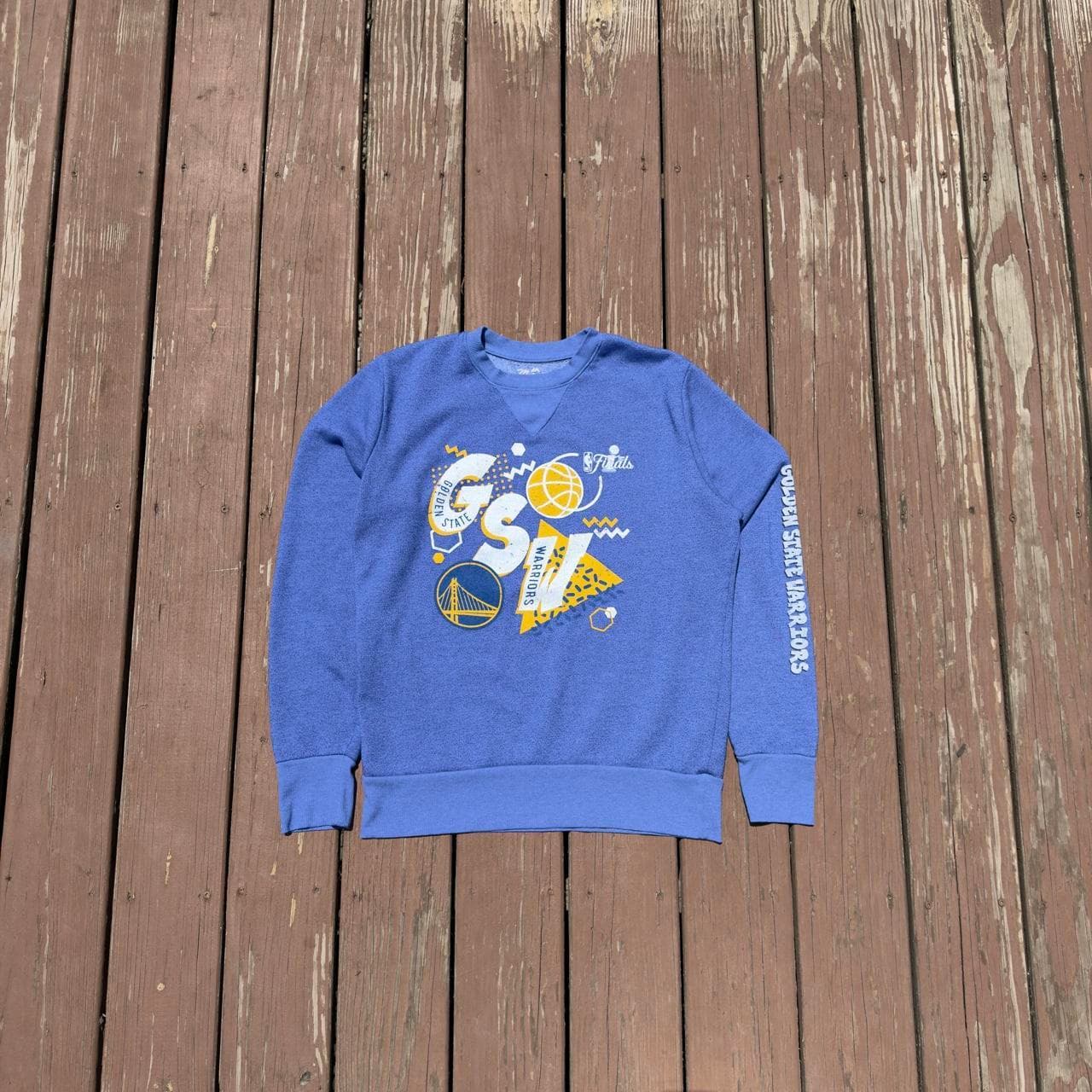 SUPER RARE 2022 NBA FINALS GOLDEN STATE WARRIORS CHAMPIONSHIP CREWNECK