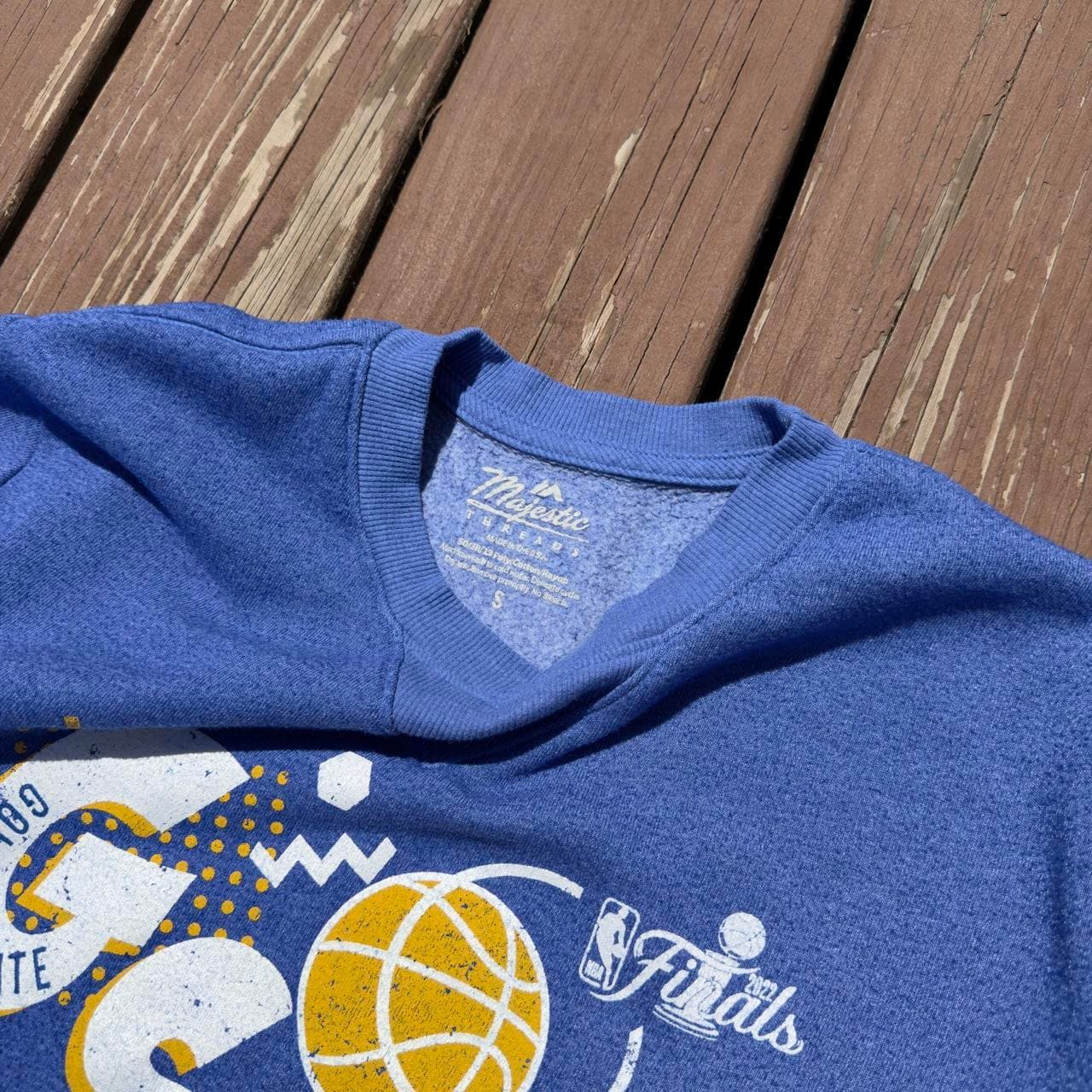SUPER RARE 2022 NBA FINALS GOLDEN STATE WARRIORS CHAMPIONSHIP CREWNECK - Thumbnail 2