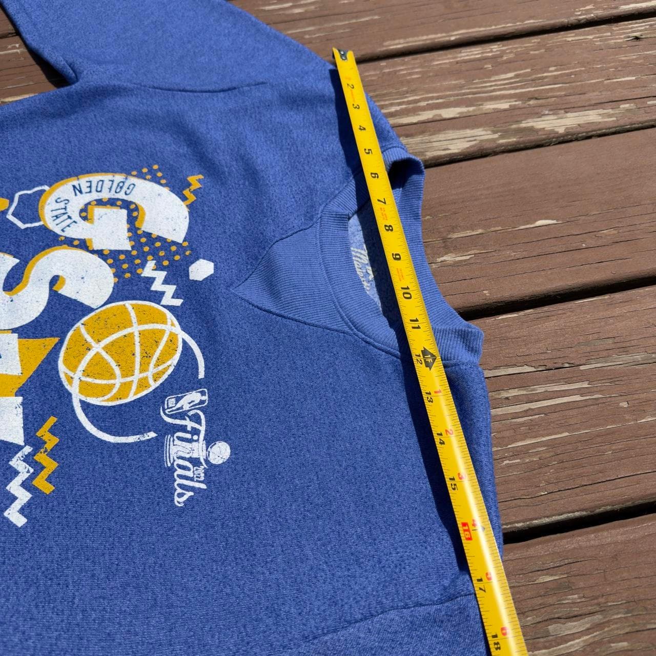 SUPER RARE 2022 NBA FINALS GOLDEN STATE WARRIORS CHAMPIONSHIP CREWNECK - Thumbnail 6
