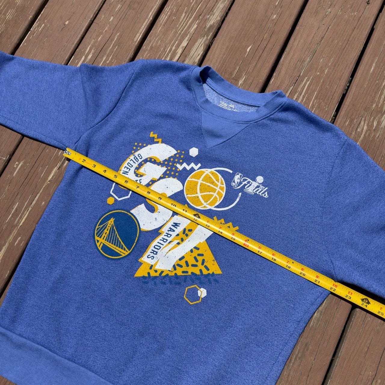 SUPER RARE 2022 NBA FINALS GOLDEN STATE WARRIORS CHAMPIONSHIP CREWNECK - Thumbnail 5