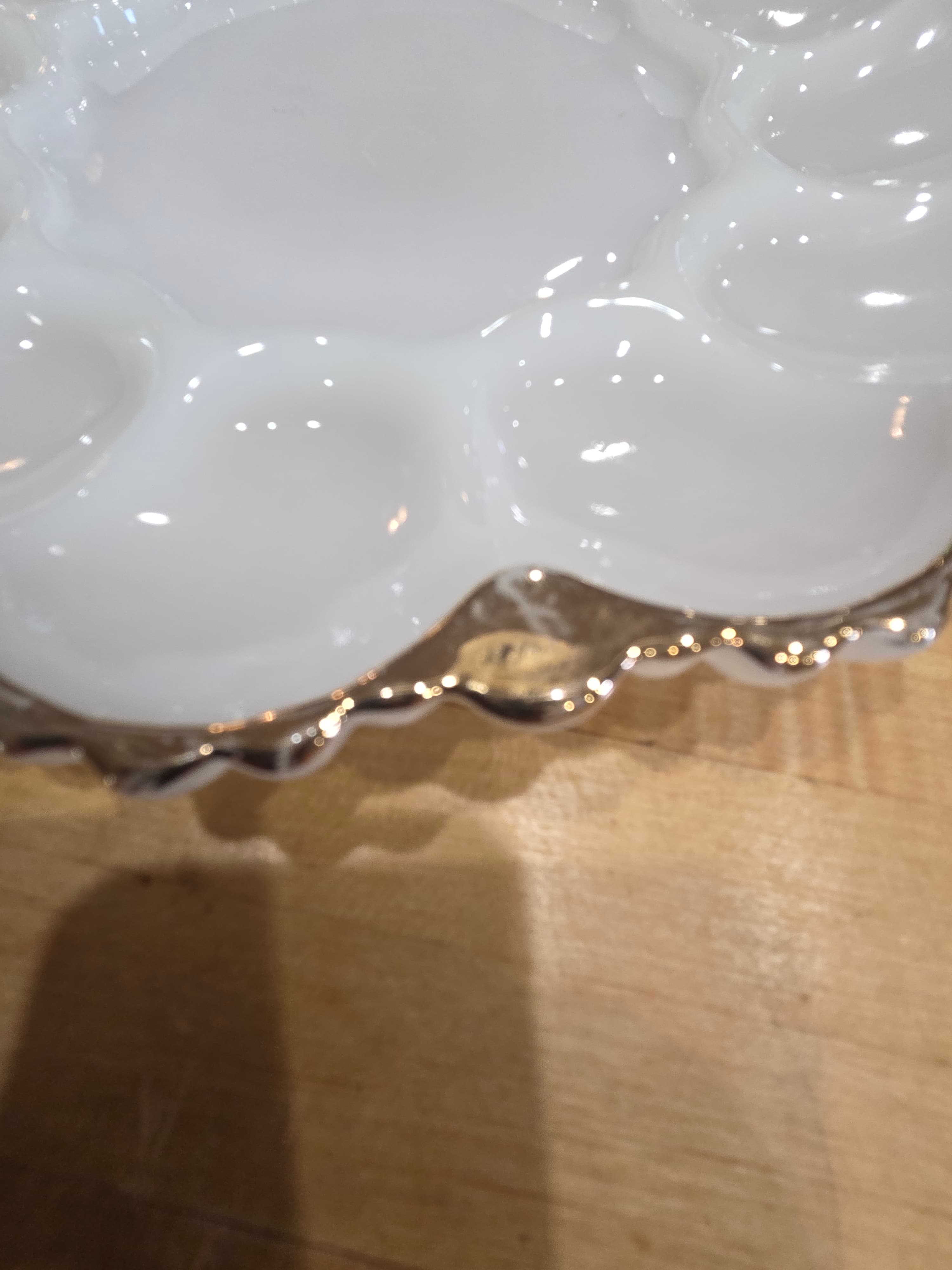 Vintage Anchor Hocking Milk Glass Deviled Egg Plate Gold Trim Scalloped 10 Inch - Thumbnail 3