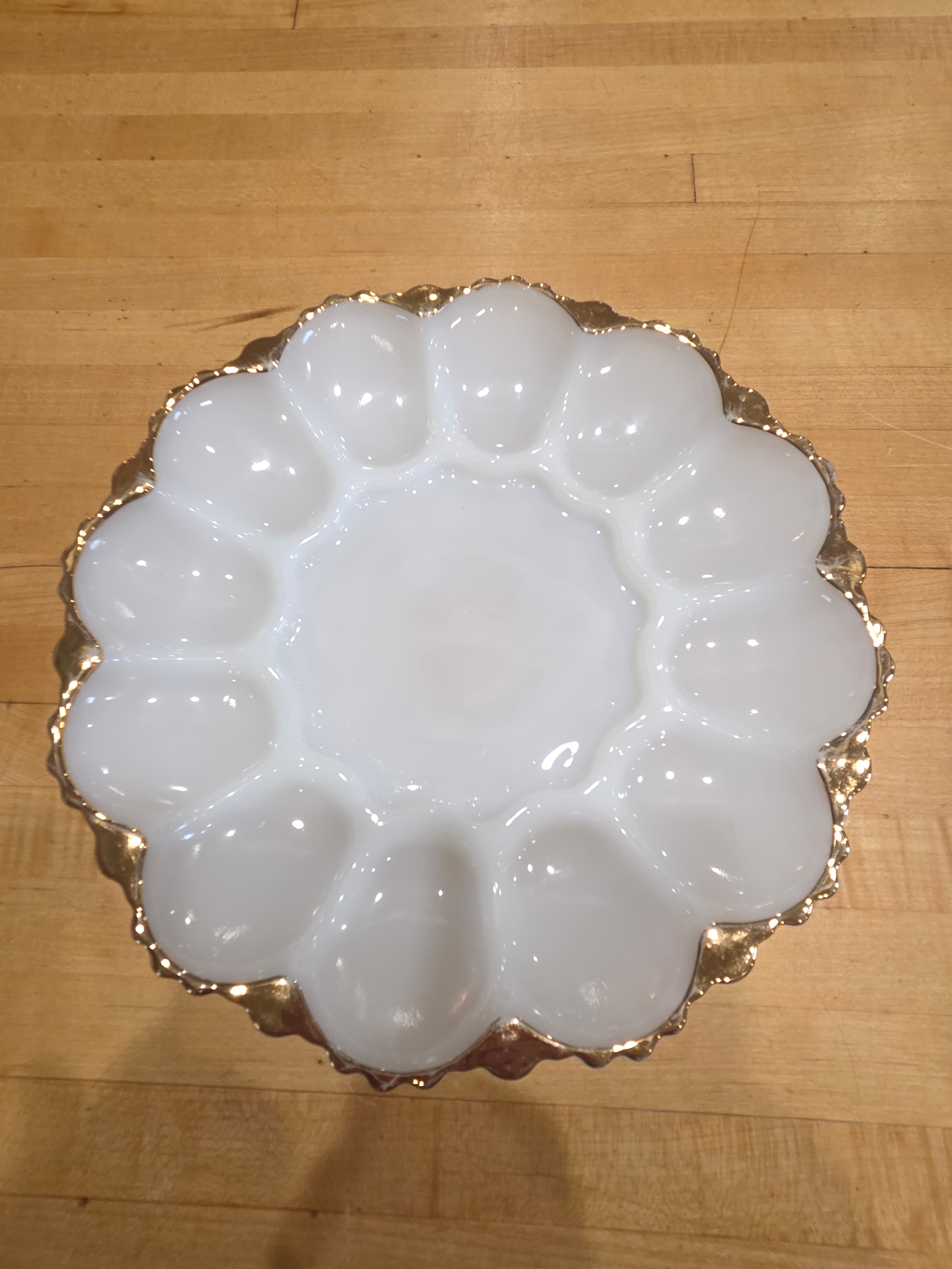 Vintage Anchor Hocking Milk Glass Deviled Egg Plate Gold Trim Scalloped 10 Inch - Thumbnail 2