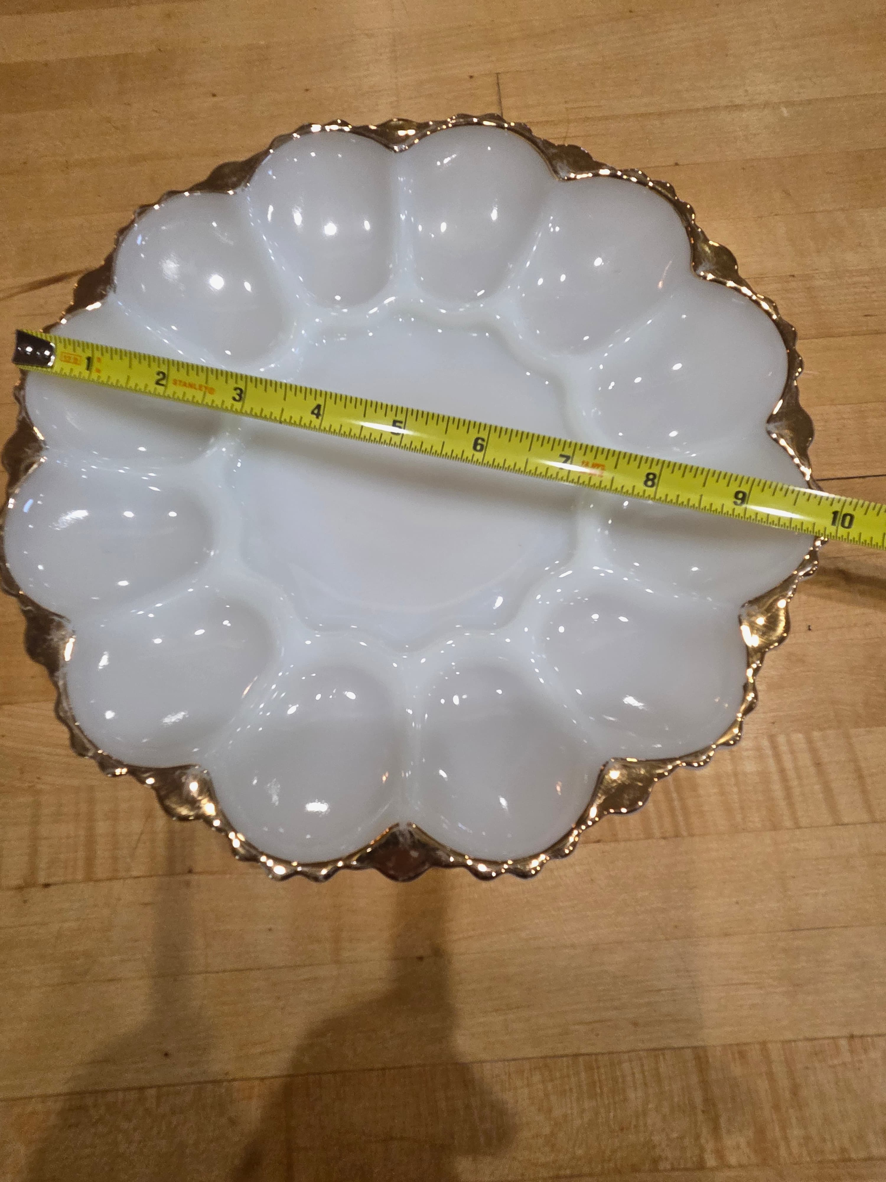 Vintage Anchor Hocking Milk Glass Deviled Egg Plate Gold Trim Scalloped 10 Inch - Thumbnail 6