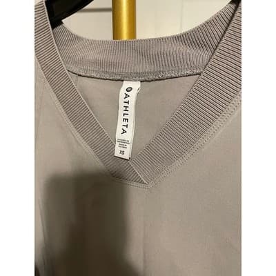 Athleta Zephyr V-Neck Short Sleeve Top Osprey Gray Size Size XS Athleisure - Thumbnail 3