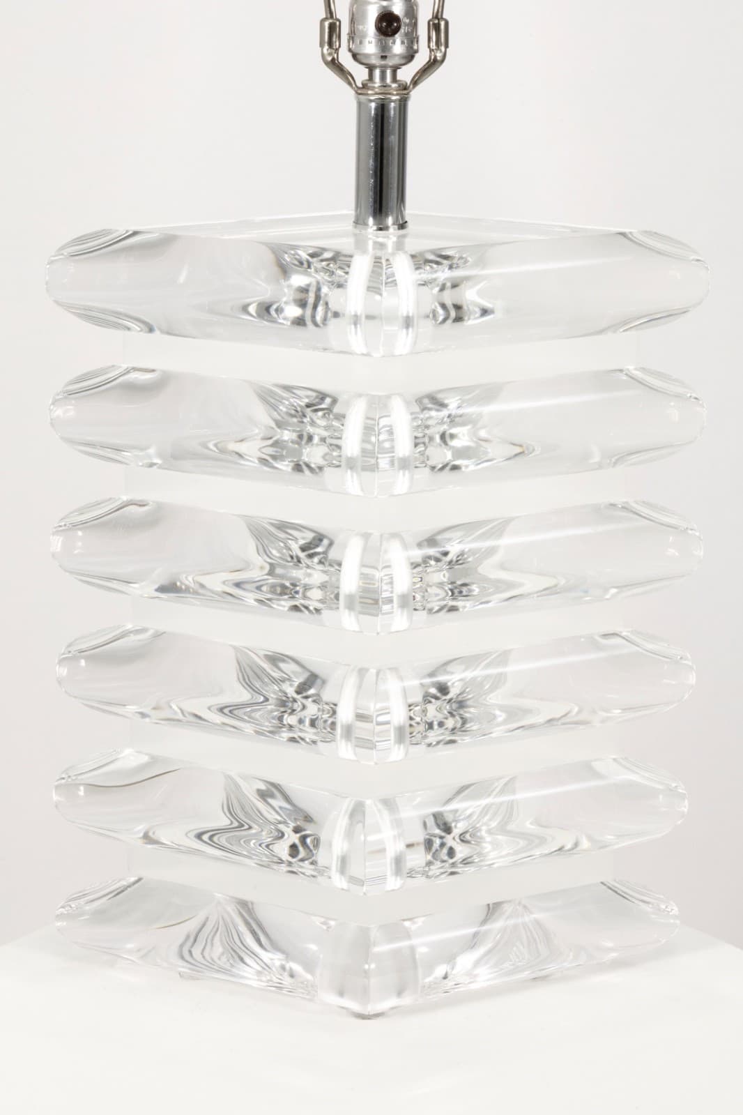 Pair Of Large Vintage Clearlite Lucite Lamps By Bauer - Thumbnail 5