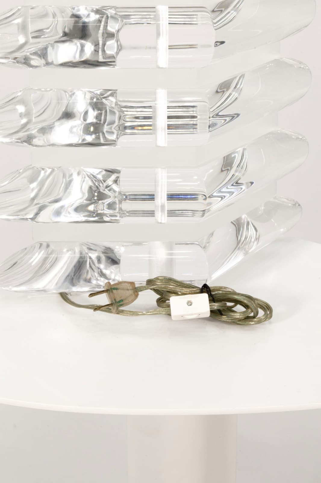 Pair Of Large Vintage Clearlite Lucite Lamps By Bauer - Thumbnail 7