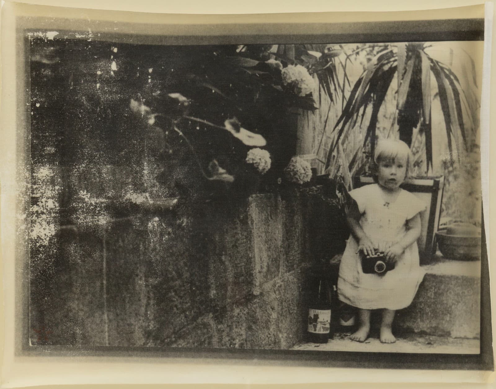 Annelies Strba Linda mit Kamera 1978 Heliogravure Contemporary Portrait - Thumbnail 2