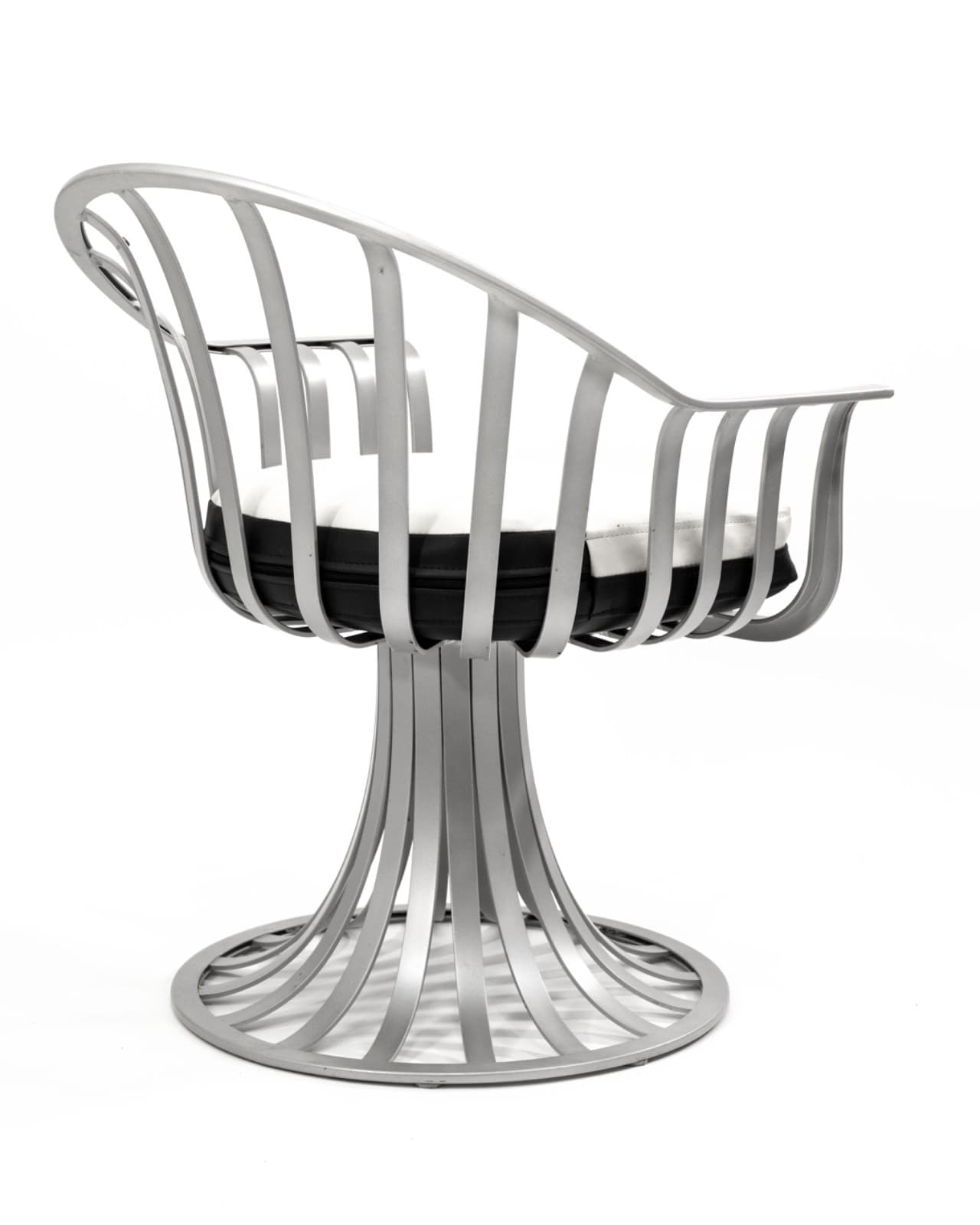 Pair Of Reversible Cushion Patio Chairs In The Style Of Russel Woodard - Thumbnail 5