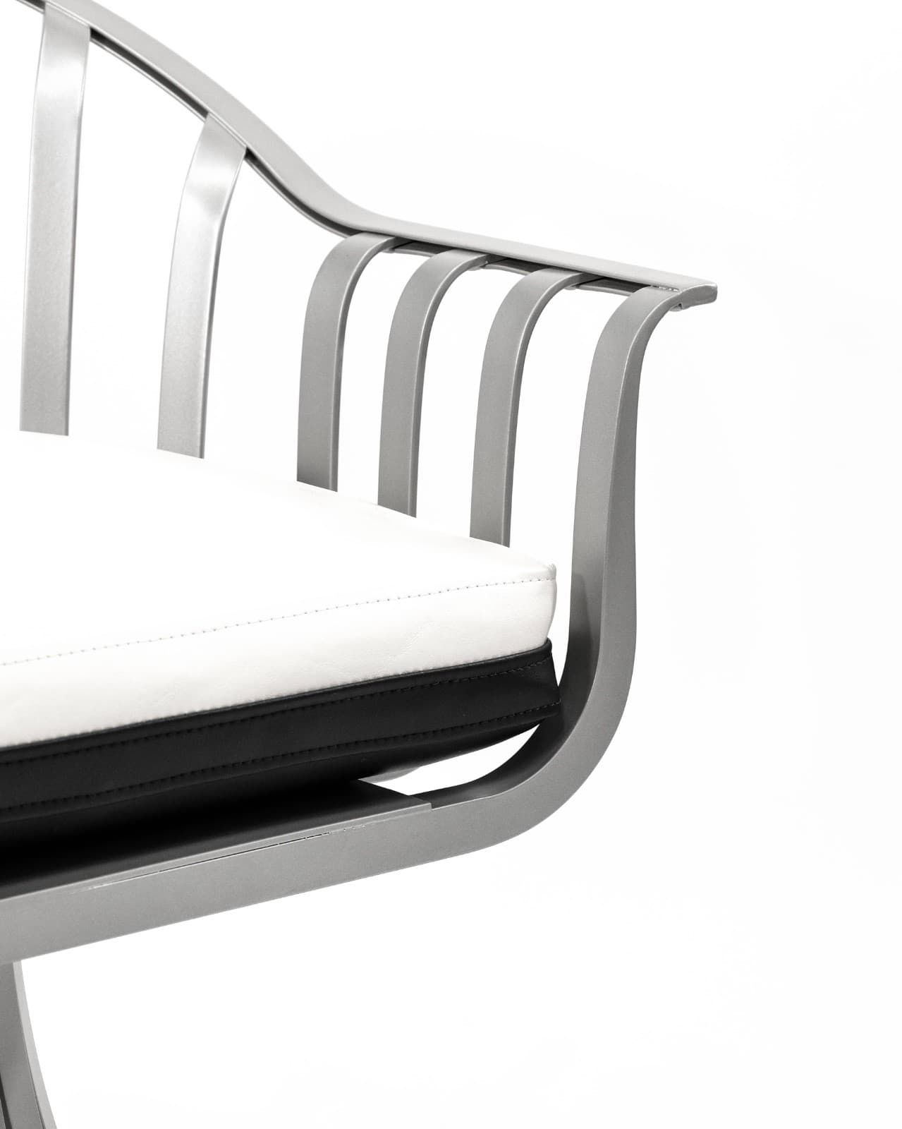 Pair Of Reversible Cushion Patio Chairs In The Style Of Russel Woodard - Thumbnail 7