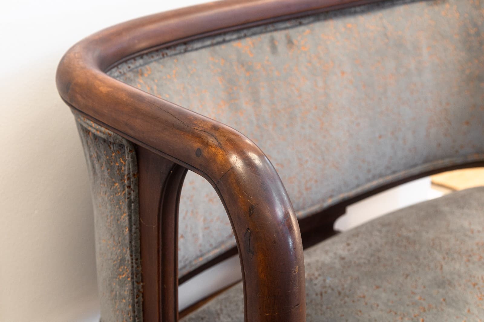 Vintage Curved Mahogany and Crushed Velvet Settee Bench - Thumbnail 5