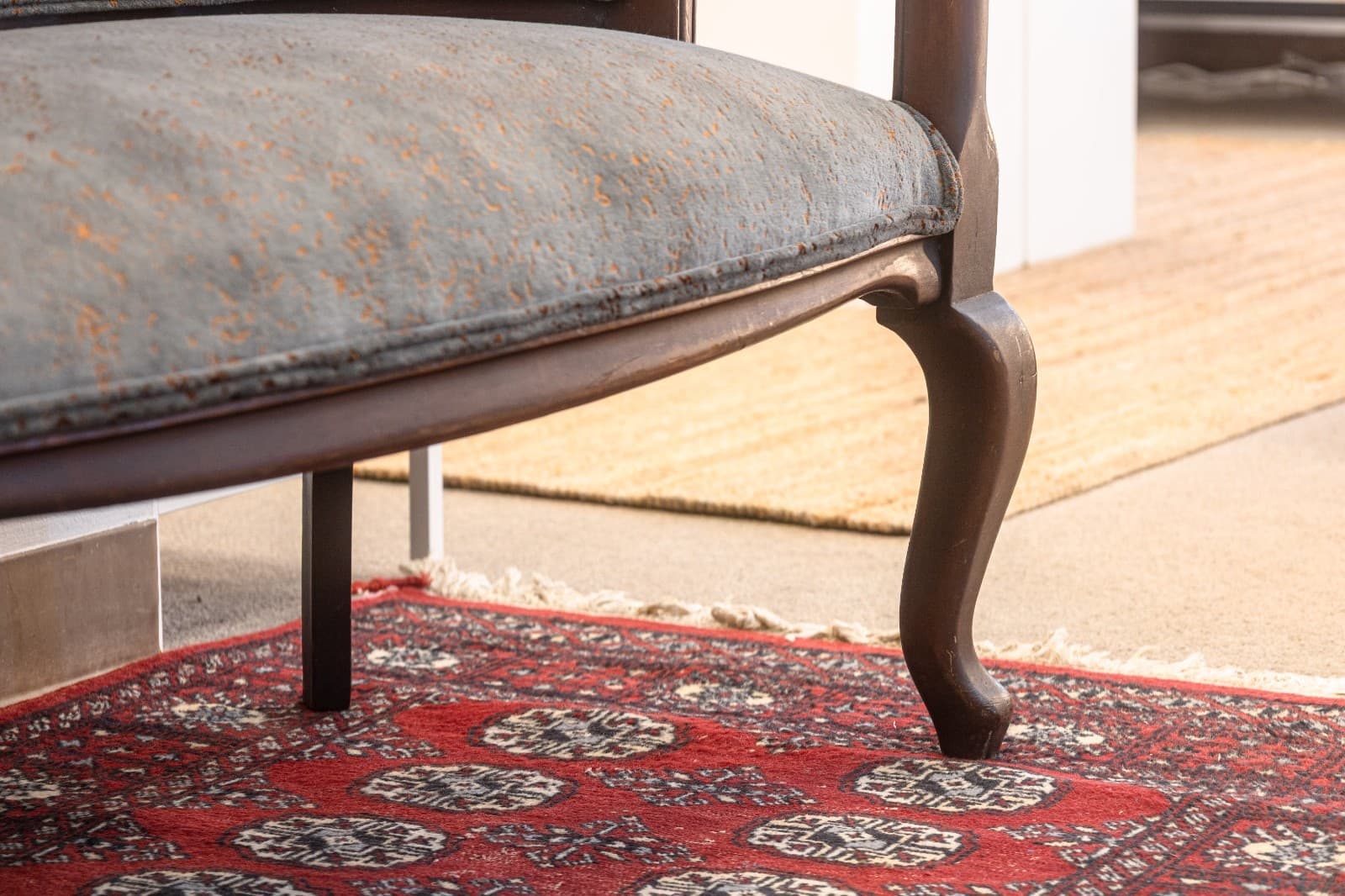 Vintage Curved Mahogany and Crushed Velvet Settee Bench - Thumbnail 6