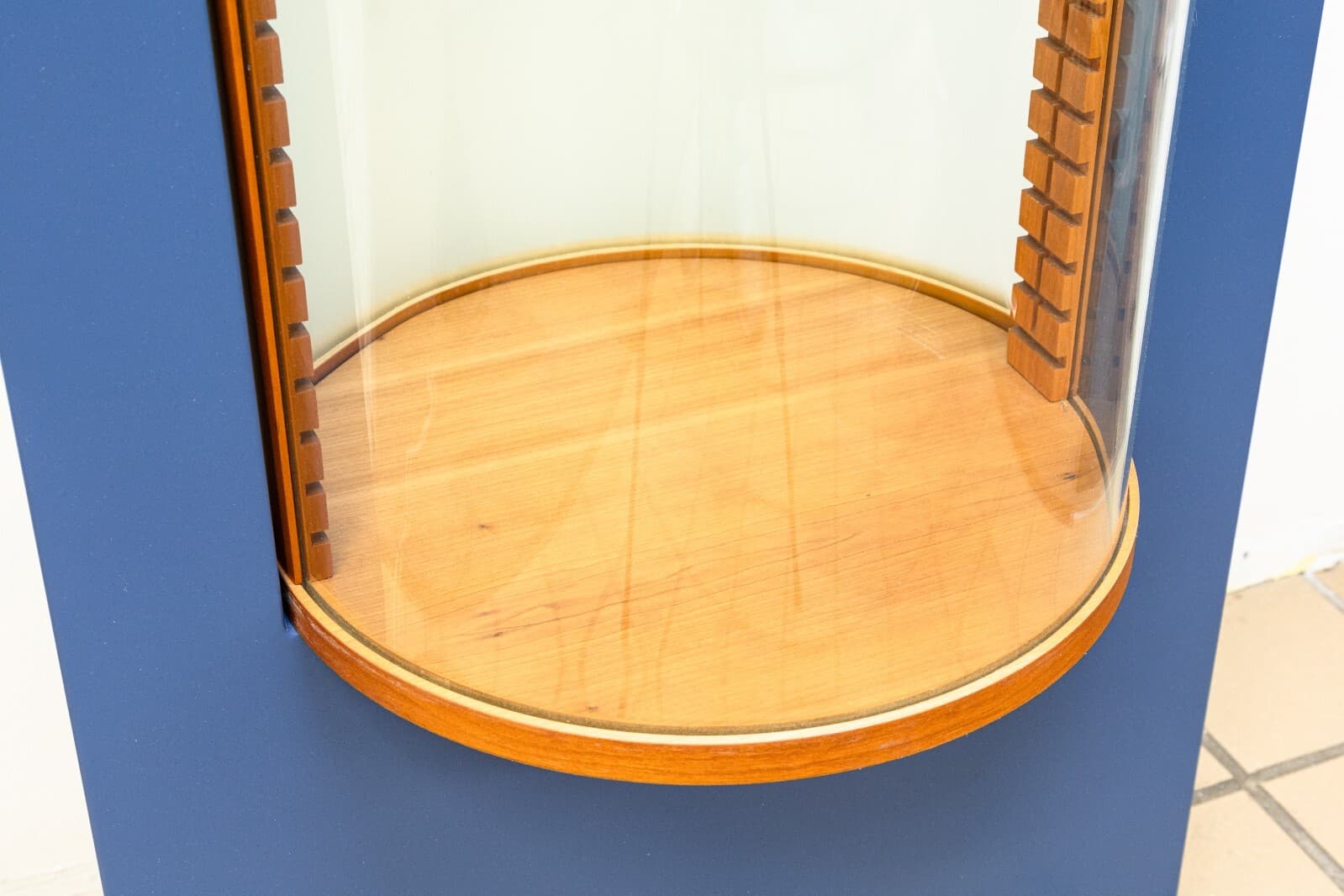 Christian Robert Contemporary Italian Illuminated Round Glass Shelving Wall Unit - Thumbnail 9