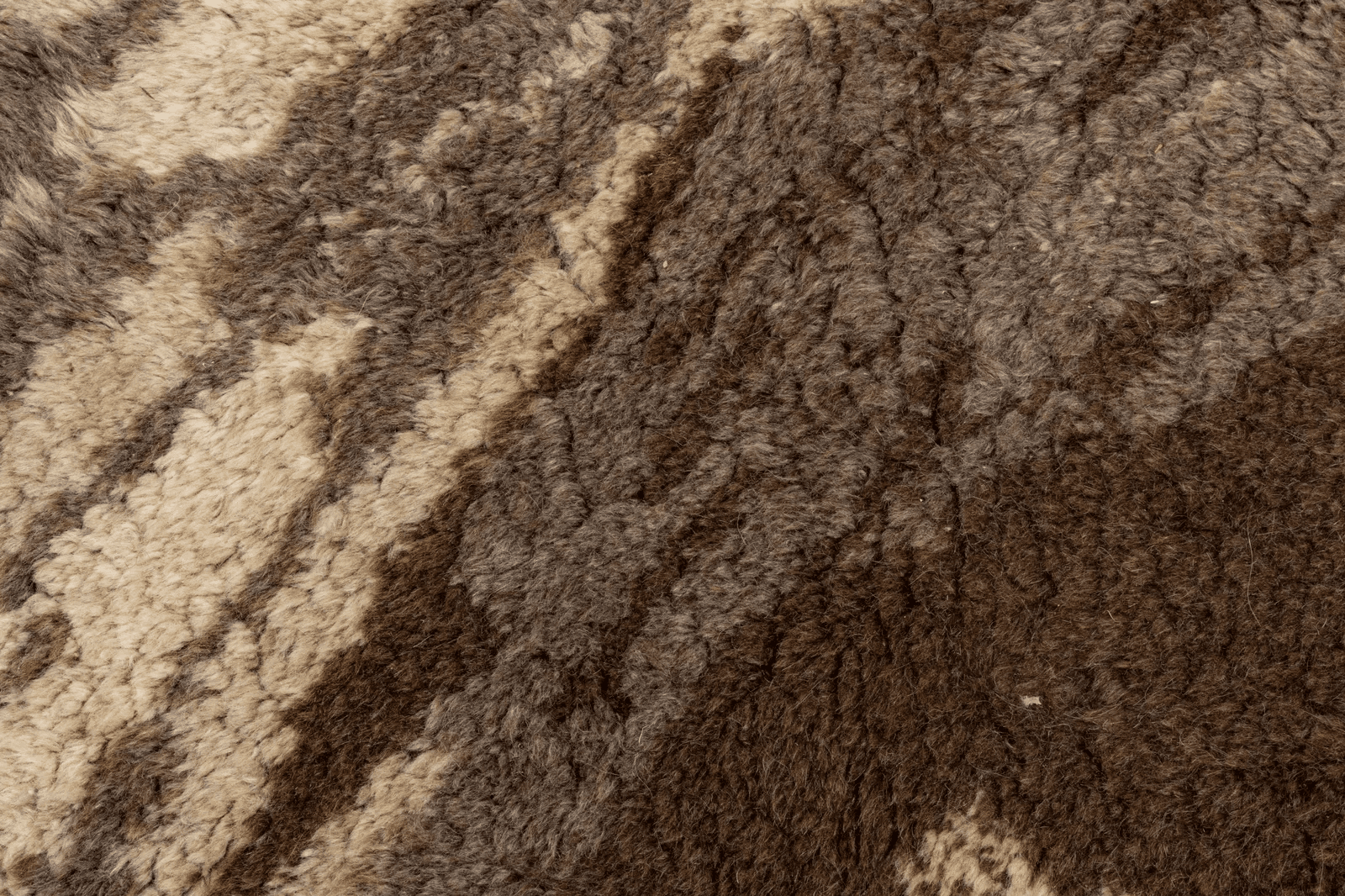 Vintage 1975 Edward Fields Custom Made Brown Abstract Wool Rug 5.5 x 8 - Thumbnail 3