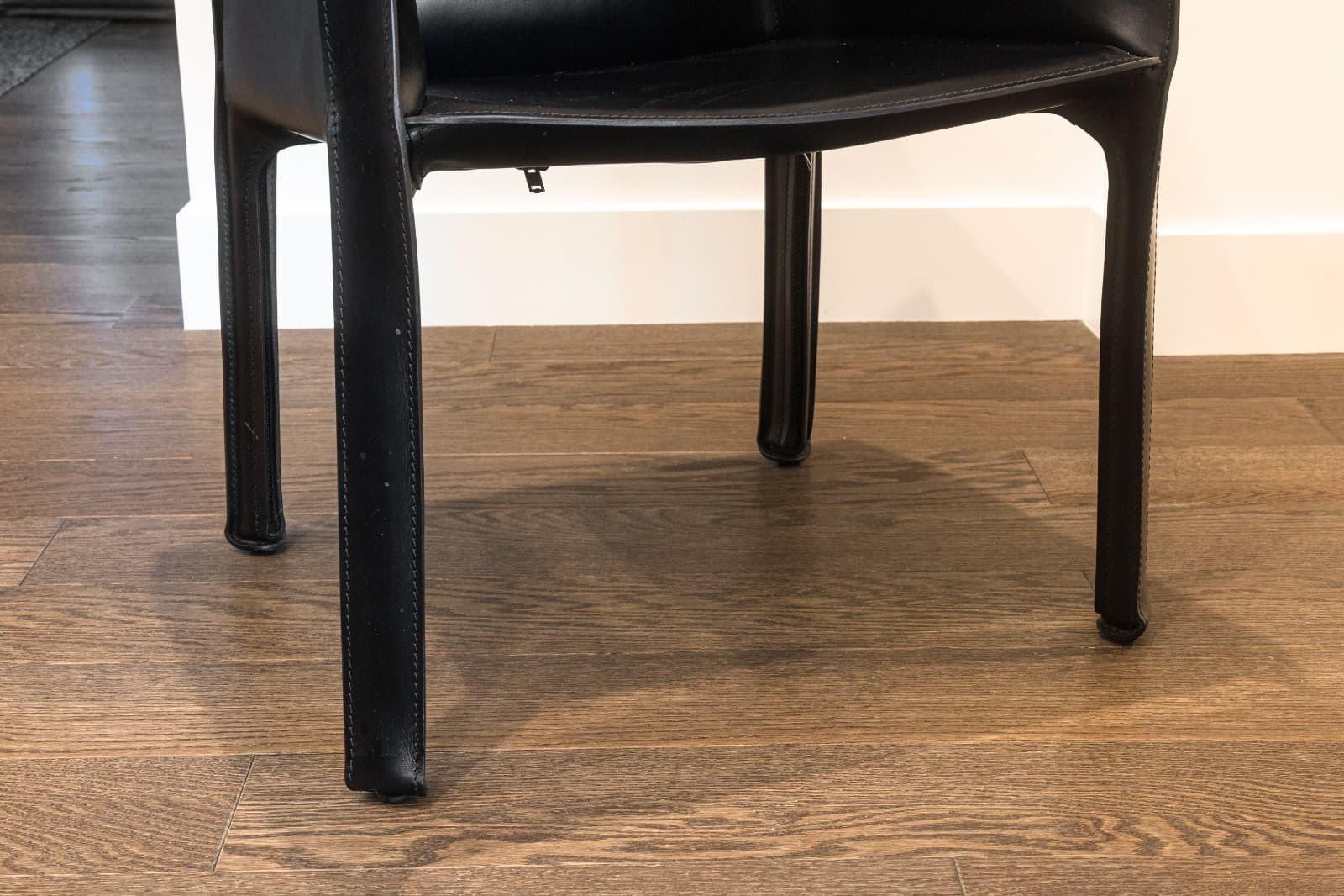 Set of 4 Mario Bellini for Cassina Cab 413 Black Leather Modern Dining Armchairs - Thumbnail 9