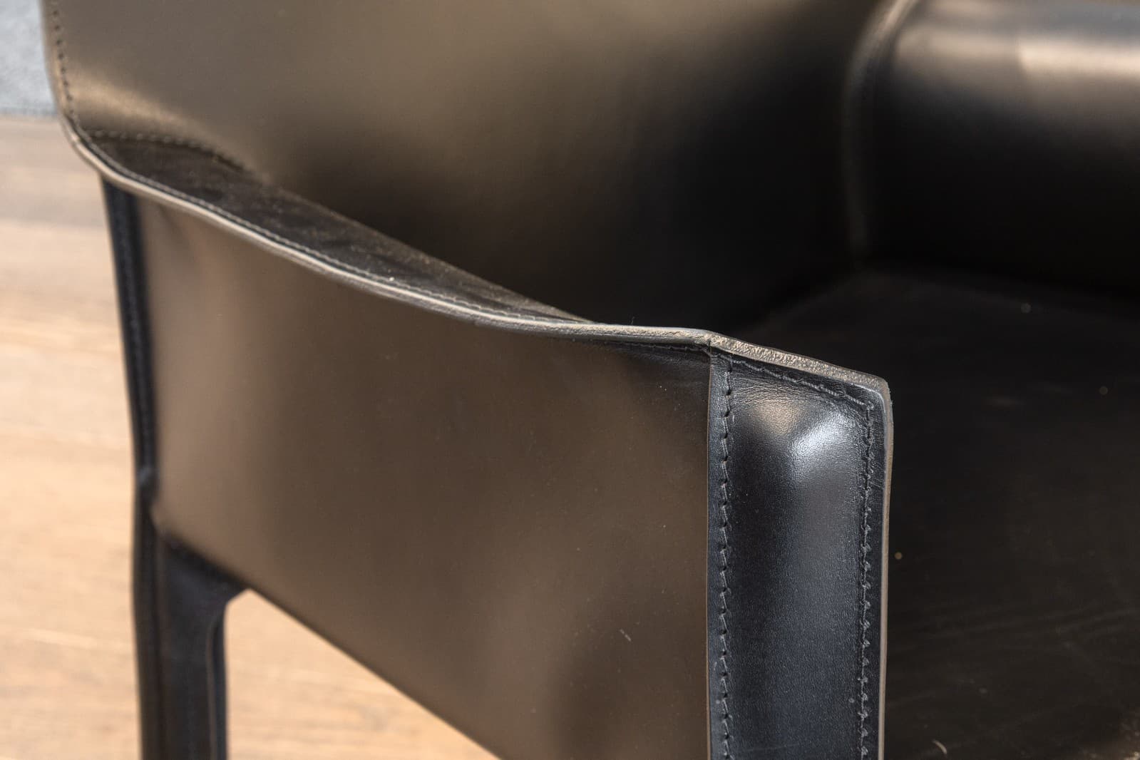 Set of 4 Mario Bellini for Cassina Cab 413 Black Leather Modern Dining Armchairs - Thumbnail 8