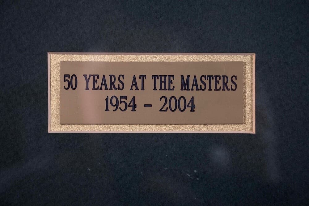 Masters 2004 Arnold Palmer Signed Photograph, Flag, & Pin in Memorabilia Frame - Thumbnail 6