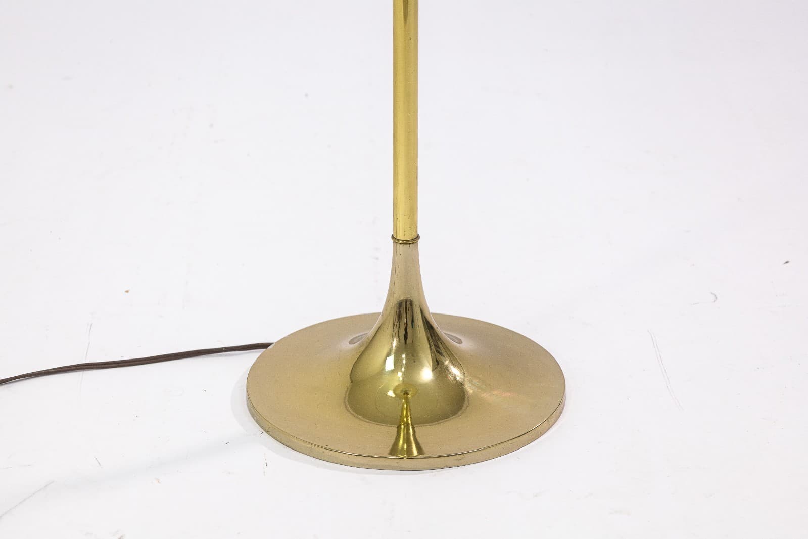 Vintage Laurel Lamp Company Brass and Round Glass Mid Century Modern Lamp Table - Thumbnail 5