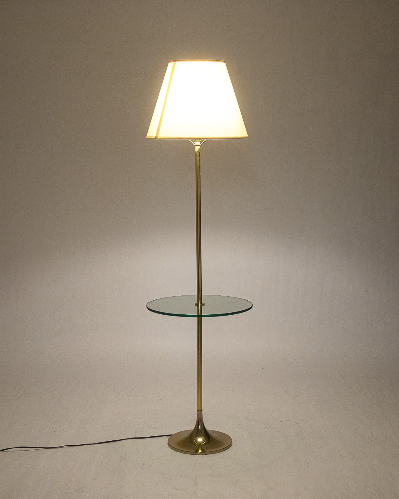 Vintage Laurel Lamp Company Brass and Round Glass Mid Century Modern Lamp Table - Thumbnail 3