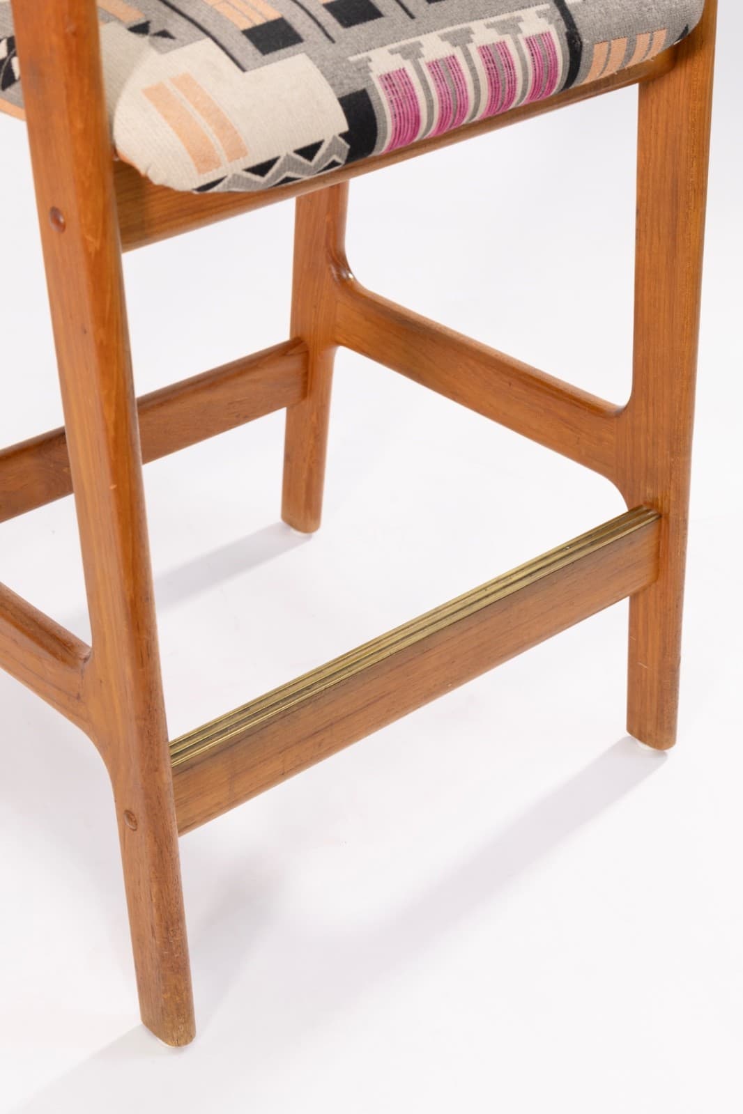Set of 4 Mid Century Benny Linden Teak Barstools with Geometric Upholstery 1990s - Thumbnail 9