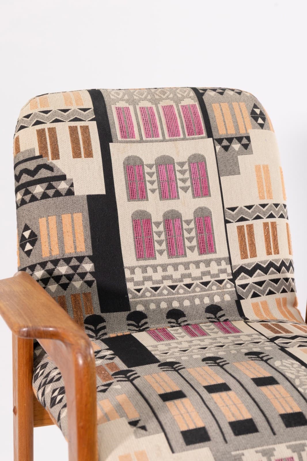 Set of 4 Mid Century Benny Linden Teak Barstools with Geometric Upholstery 1990s - Thumbnail 6