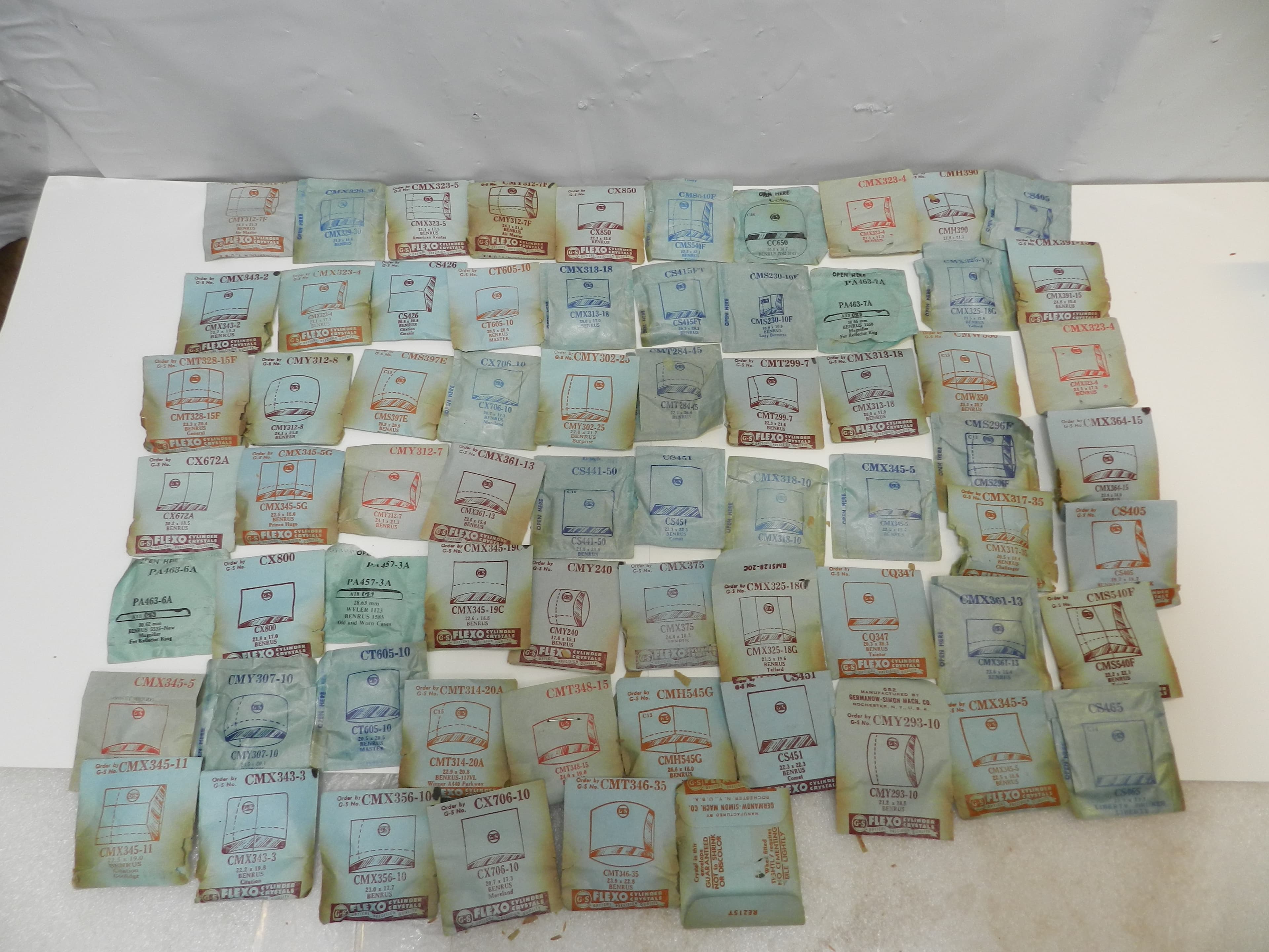 68 Vintage New Old Stock Watchmakers Mens Benrus Crystal Watch Face Lot (O41J)