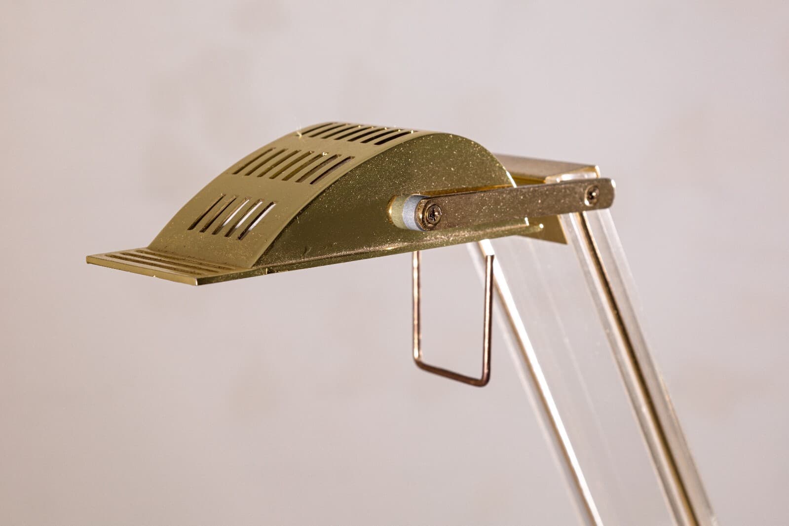 Mid Century Modern Vintage Grupo MCI Brass and Lucite Desk Lamp - Thumbnail 4