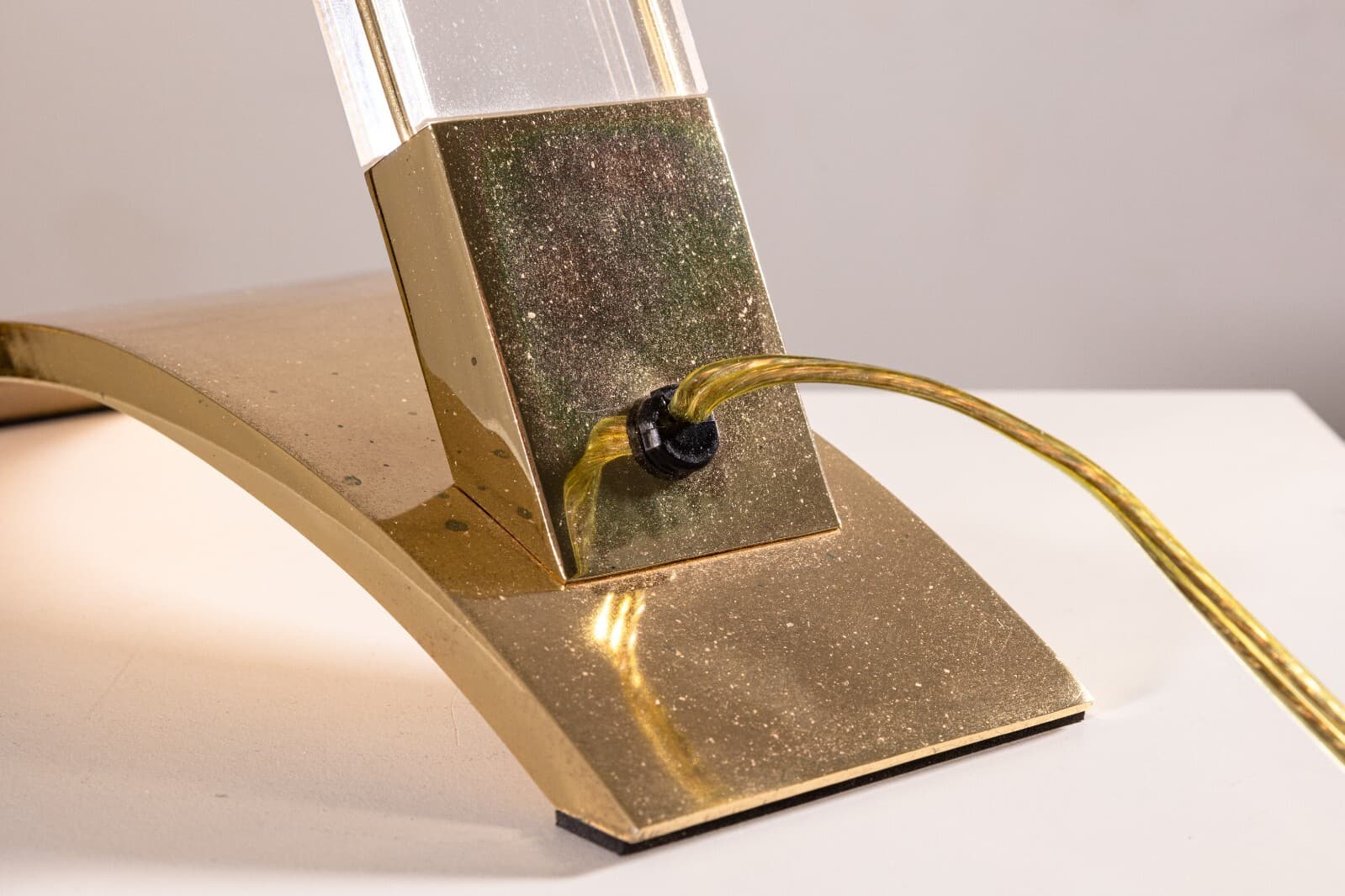 Mid Century Modern Vintage Grupo MCI Brass and Lucite Desk Lamp - Thumbnail 10