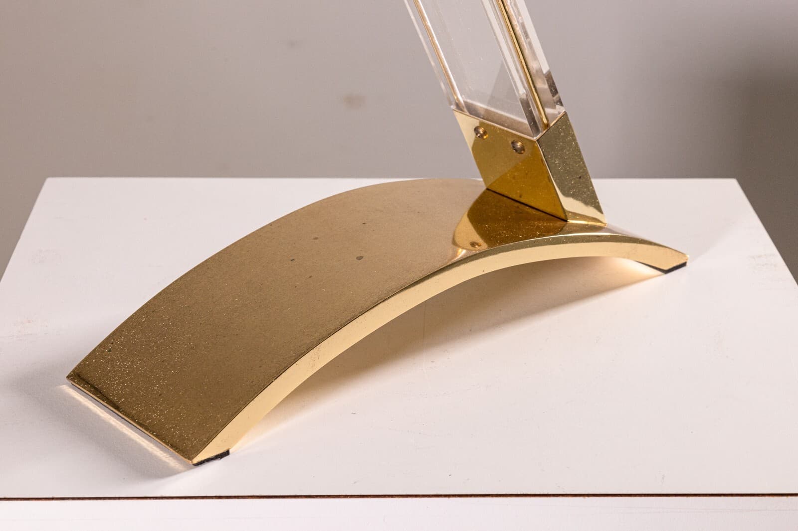 Mid Century Modern Vintage Grupo MCI Brass and Lucite Desk Lamp - Thumbnail 8