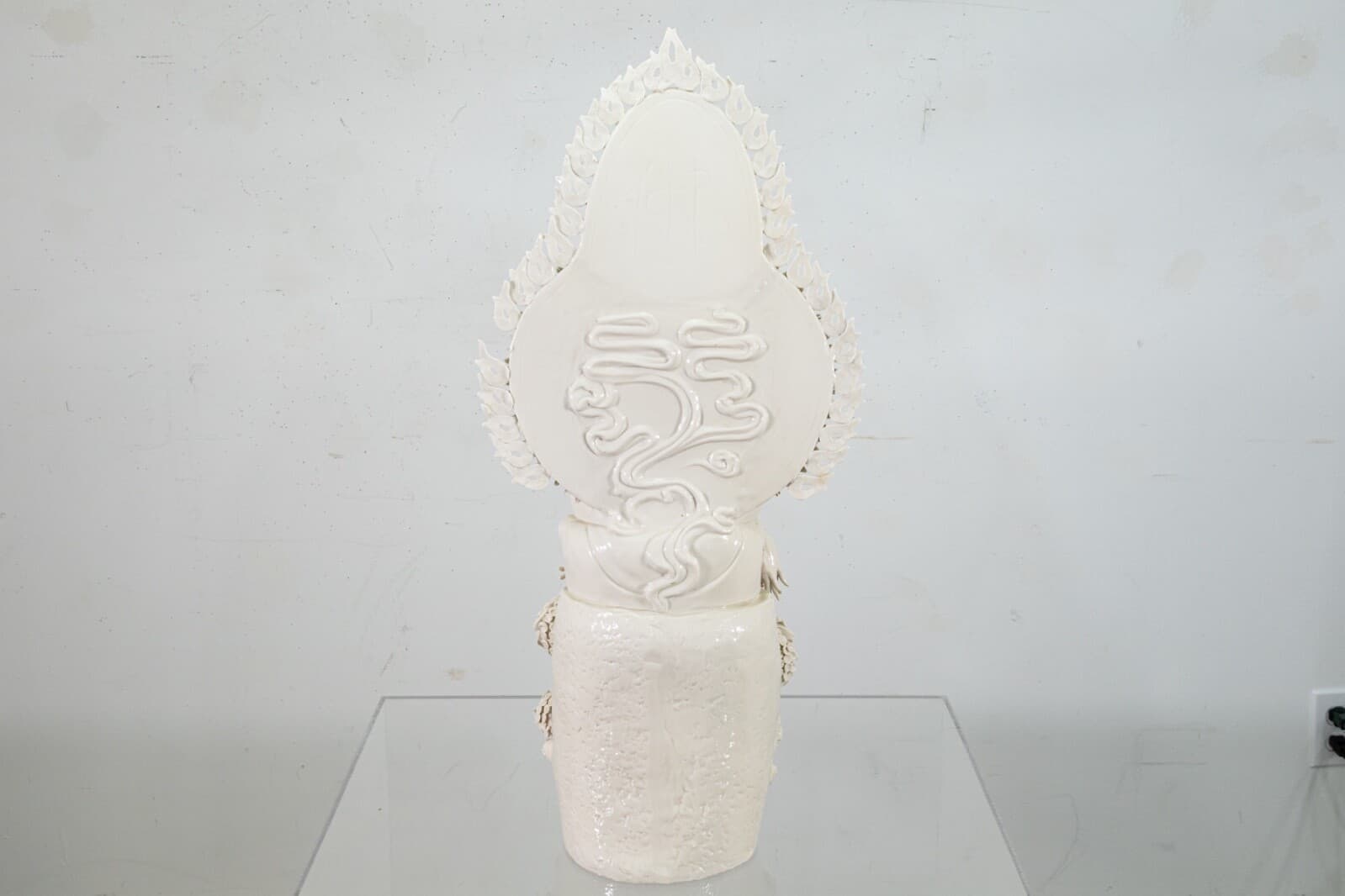 Vintage Asian Guanyin Bodhisattva Thousand-Arm Guan Yin Buddha Porcelain Statue - Thumbnail 9