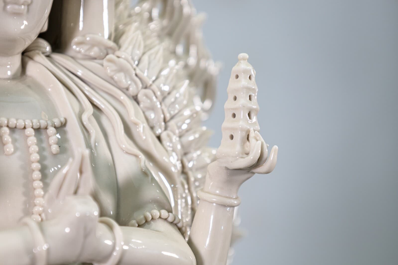 Vintage Asian Guanyin Bodhisattva Thousand-Arm Guan Yin Buddha Porcelain Statue - Thumbnail 7