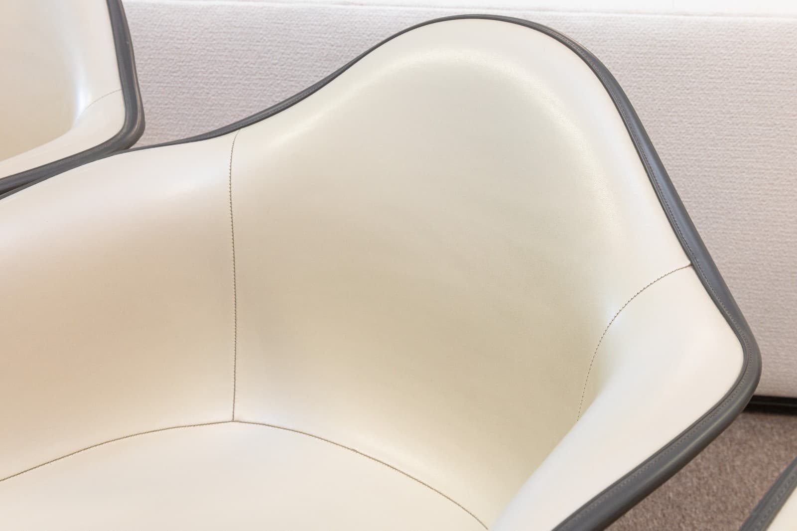 Charles & Ray Eames Herman Miller Tandem 4 Seat Fiberglass Shell Chair Bench - Thumbnail 5