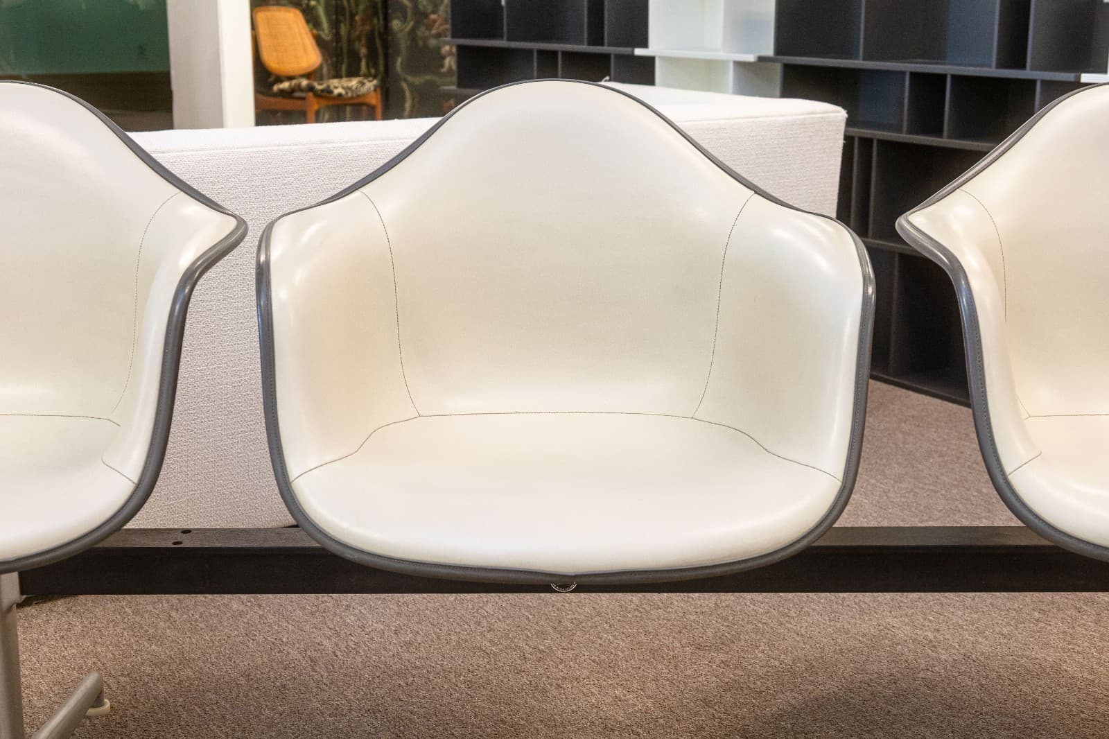 Charles & Ray Eames Herman Miller Tandem 4 Seat Fiberglass Shell Chair Bench - Thumbnail 4