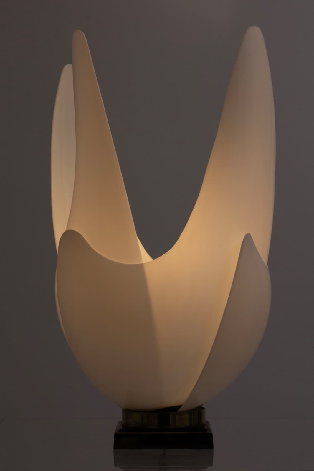 Roger Rougier 1970s Acrylic Floriform Blooming Tulip Table Lamp - Thumbnail 2