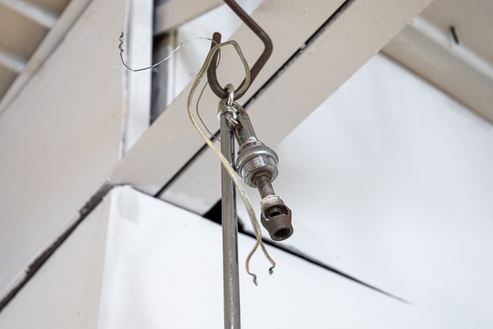 Chrome and Lucite Rod Contemporary Modern Waterfall Chandelier Light Fixture - Thumbnail 10
