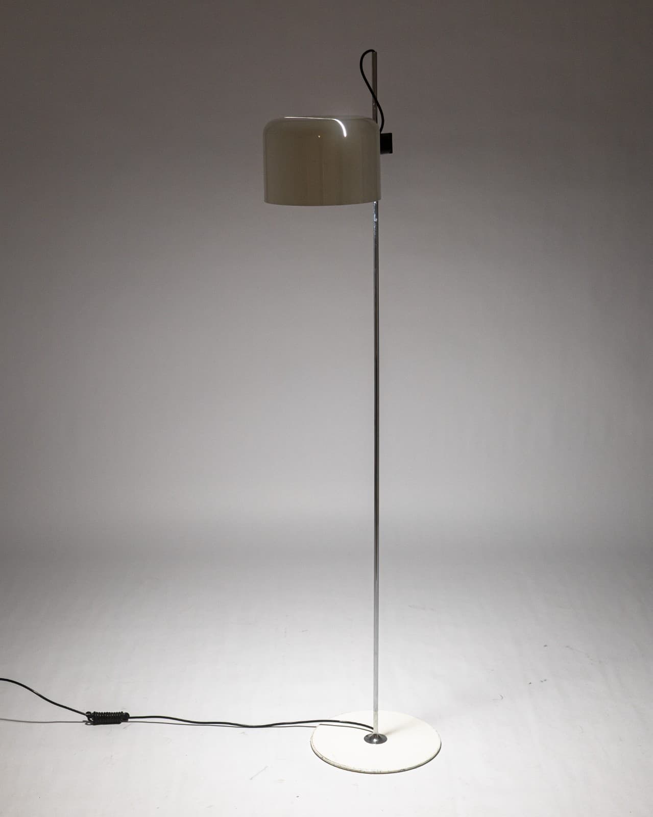 1960s Joe Colombo for Oluce Coupe 3321 Vintage Mid-Century Italian Floor Lamp - Thumbnail 3