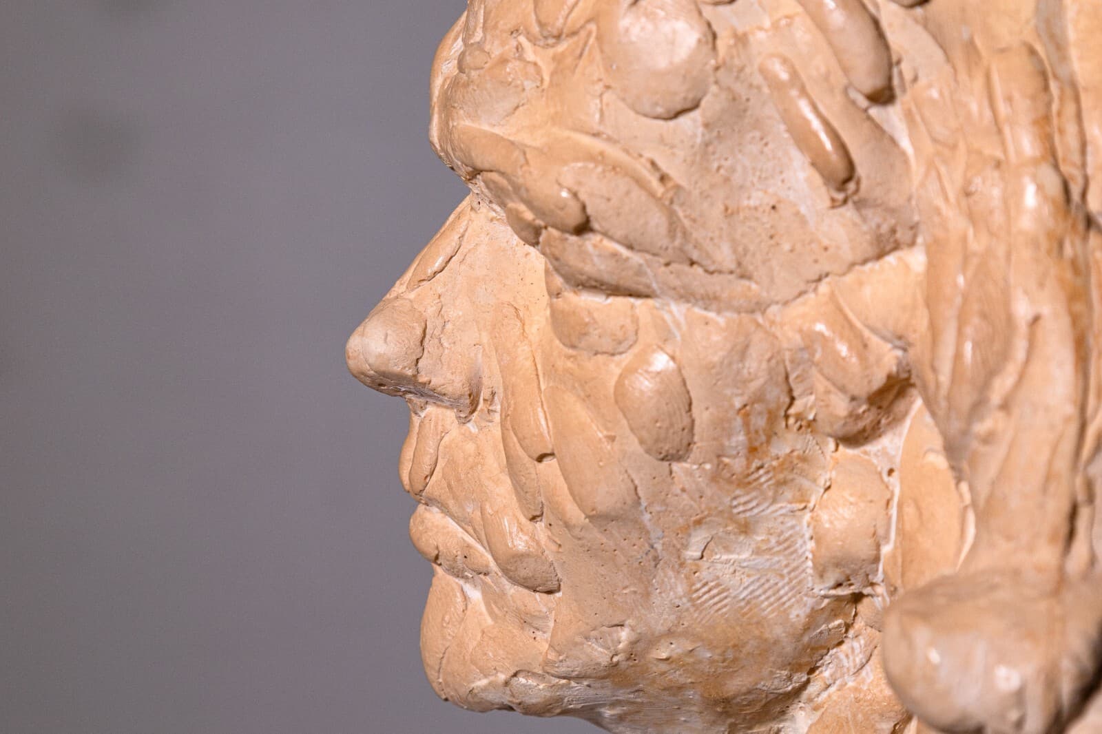 Sergio de Giusti Modernist Contemporary White Ceramic Male Bust Sculpture - Thumbnail 4