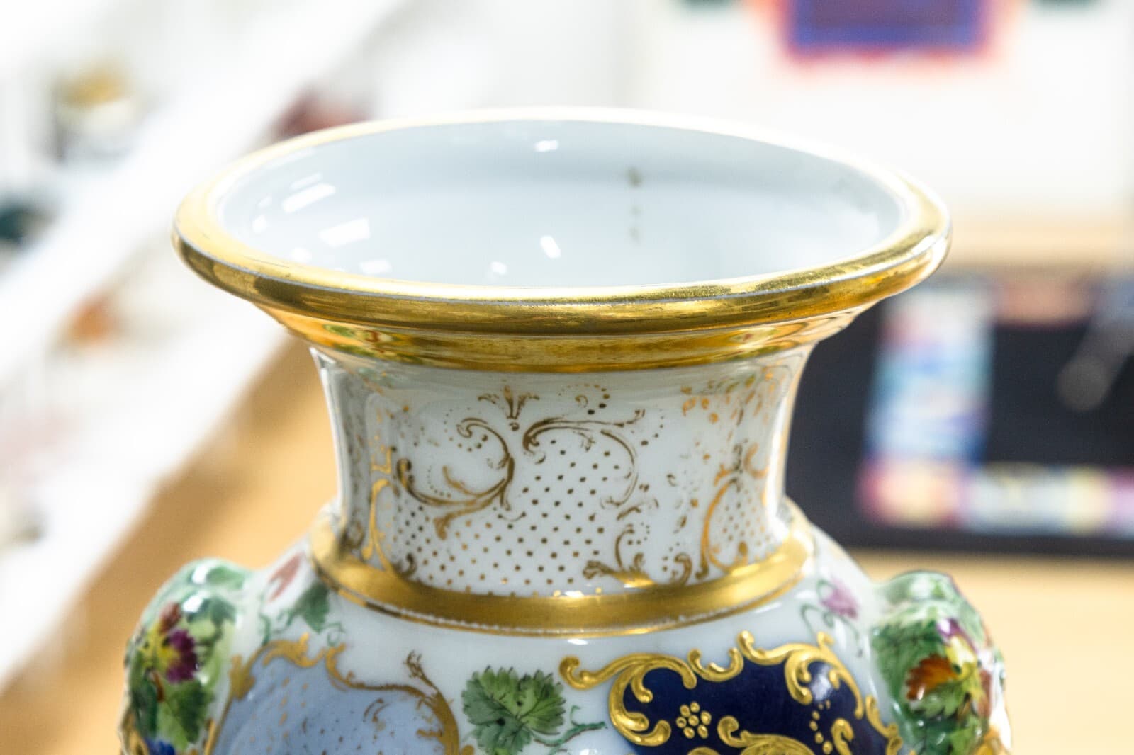 Pair of Antique 19th Century Hand Painted Floral White Porcelain Ceramic Vases - Thumbnail 5