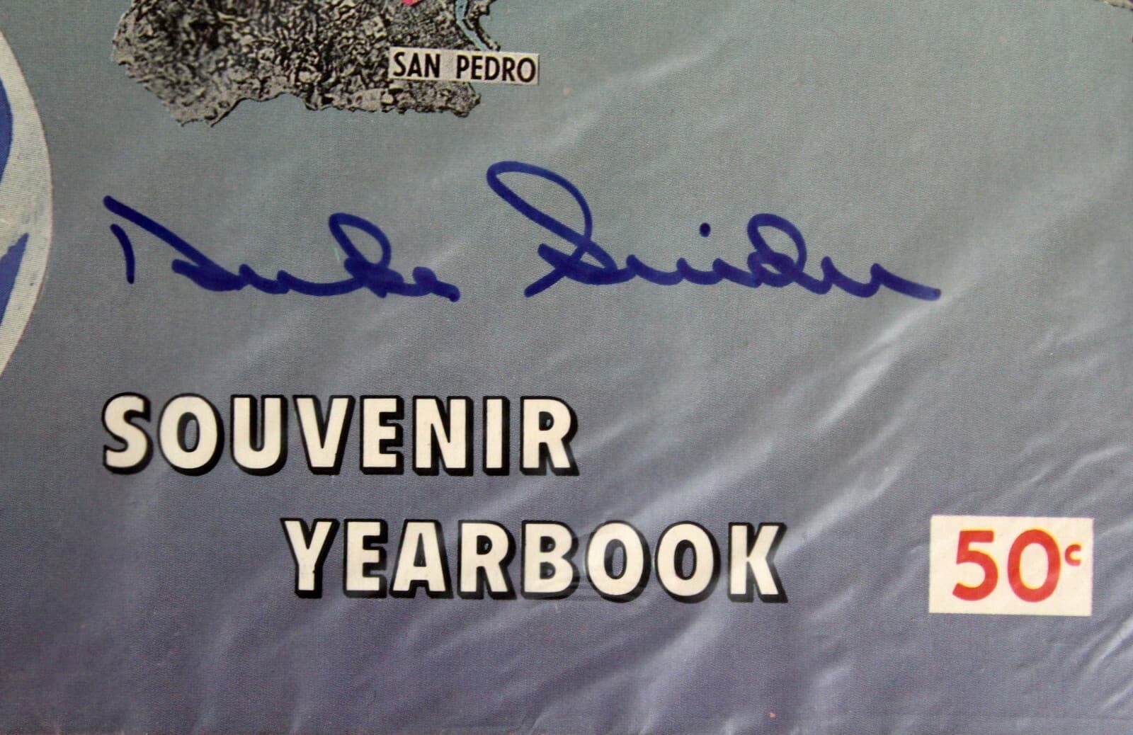 LA Dodgers 1962 Souvenir Yearbooks Signed Duke Snider - Thumbnail 5
