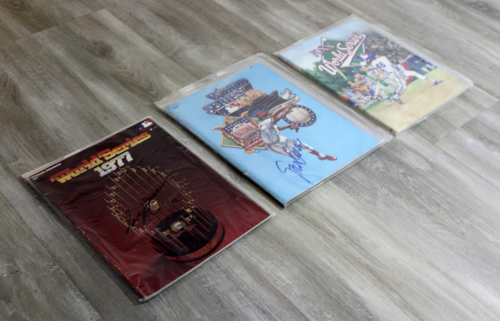 Set of 3 World Series Program 1977/1981/1988 Autographed - Thumbnail 2