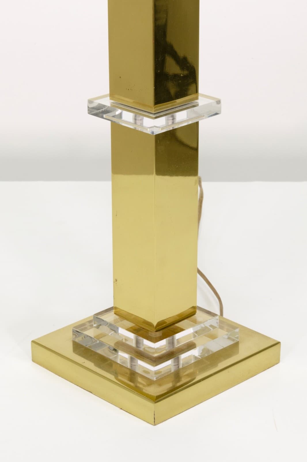 1950s Fredrick Cooper Lucite And Brass Table Lamp With Shade - Thumbnail 4