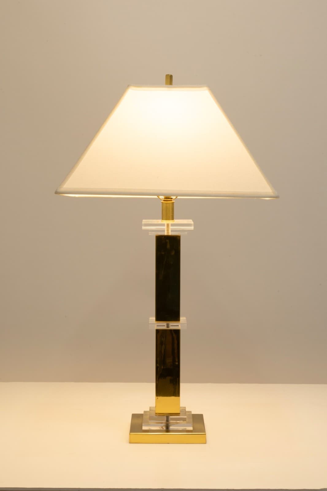 1950s Fredrick Cooper Lucite And Brass Table Lamp With Shade - Thumbnail 2