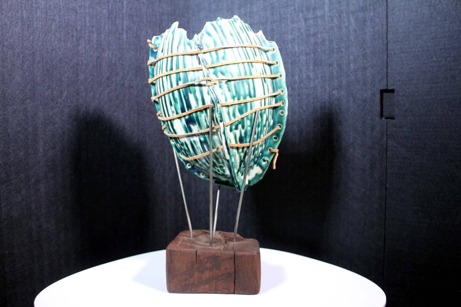 Mid Century Modern Ceramic Green Biomorphic Shell Design on Metal & Wood Stand - Thumbnail 3