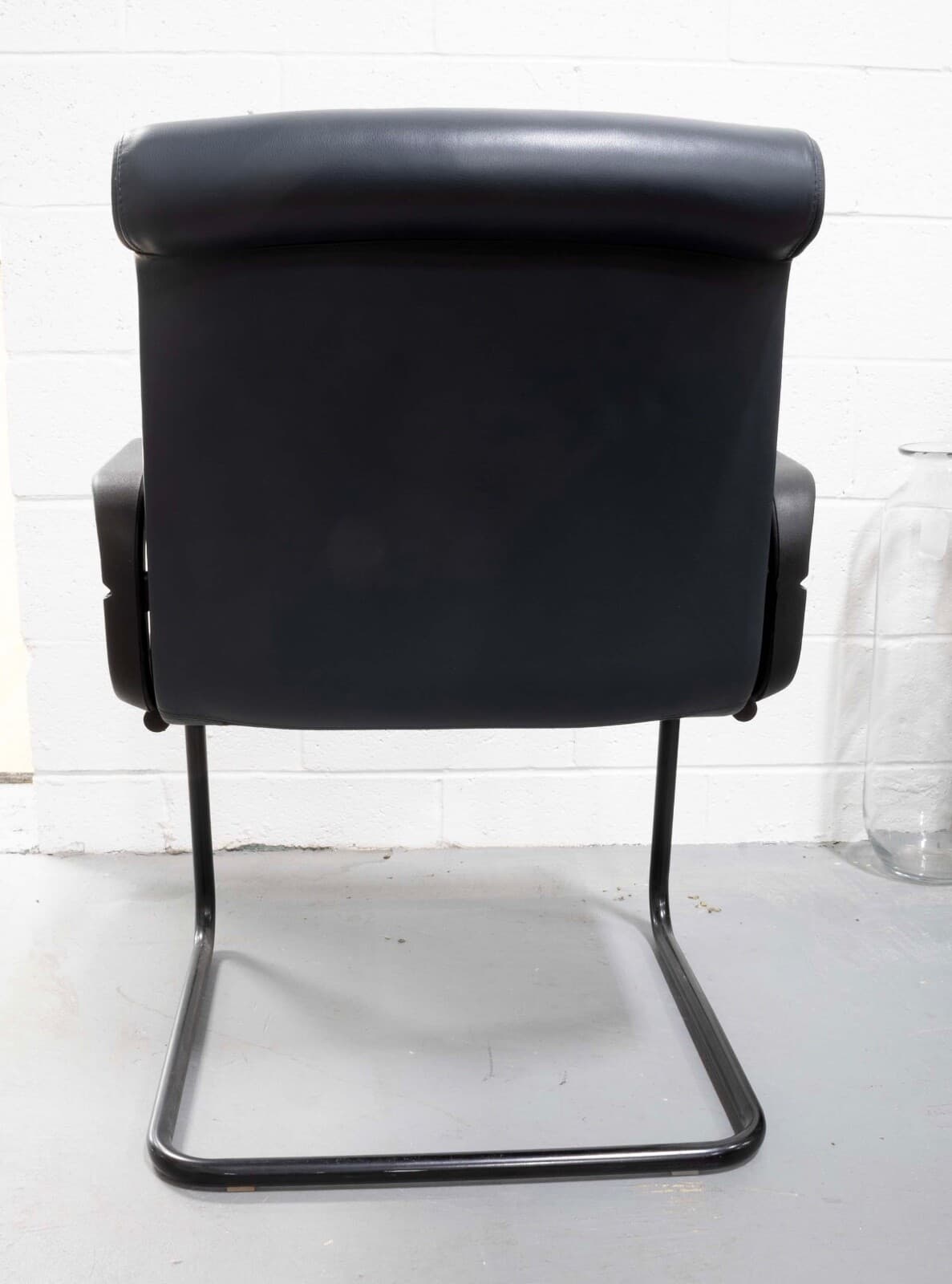 Pair of Richard Sapper for Knoll Navy Executive Office Chairs - Thumbnail 4
