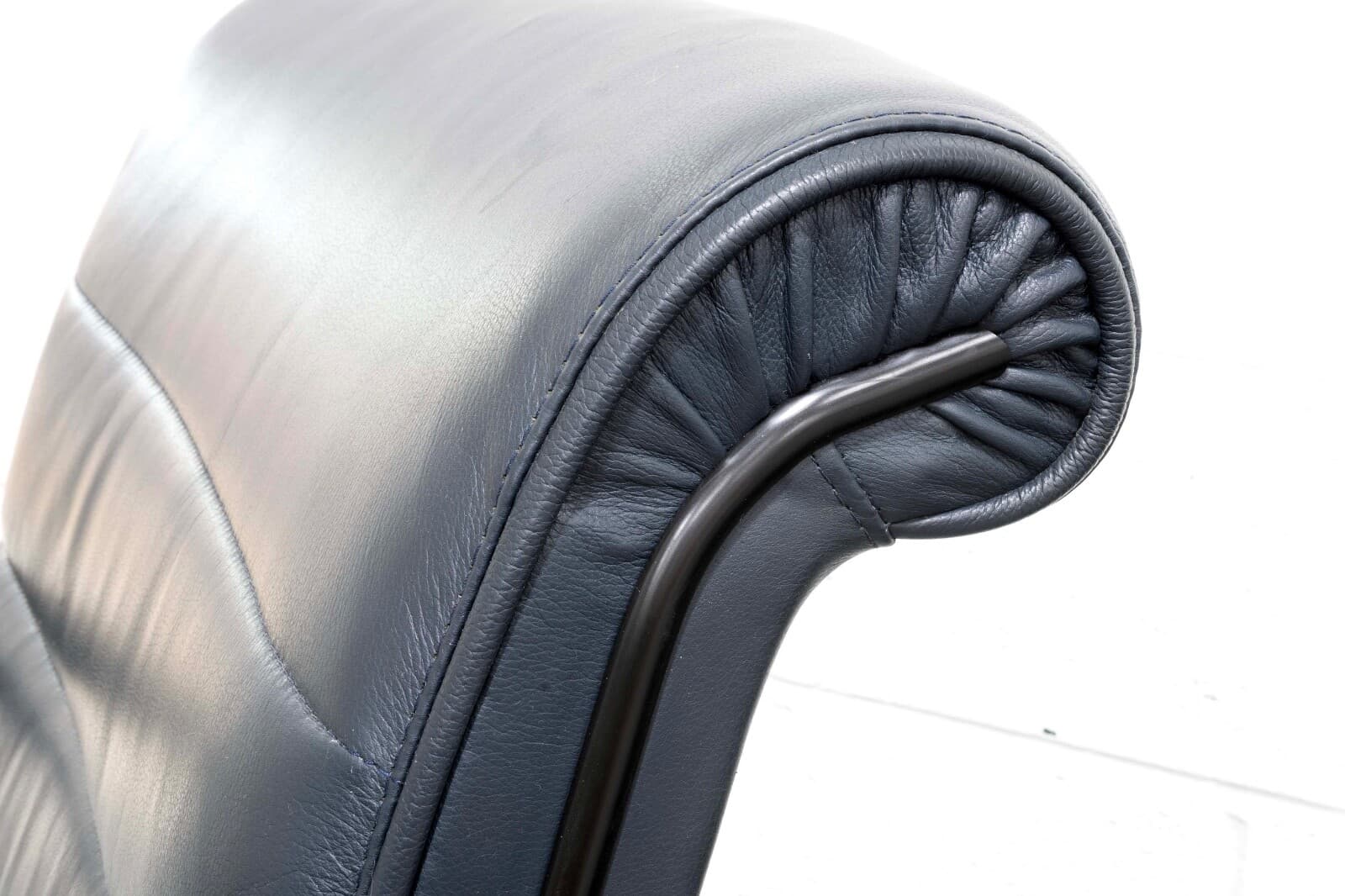 Pair of Richard Sapper for Knoll Navy Executive Office Chairs - Thumbnail 6
