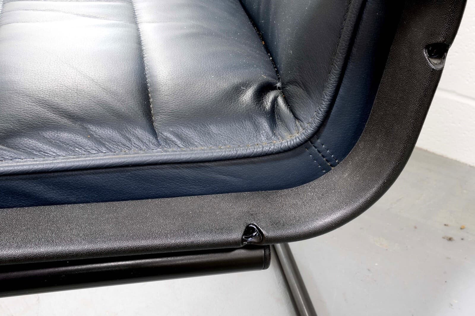 Pair of Richard Sapper for Knoll Navy Executive Office Chairs - Thumbnail 5