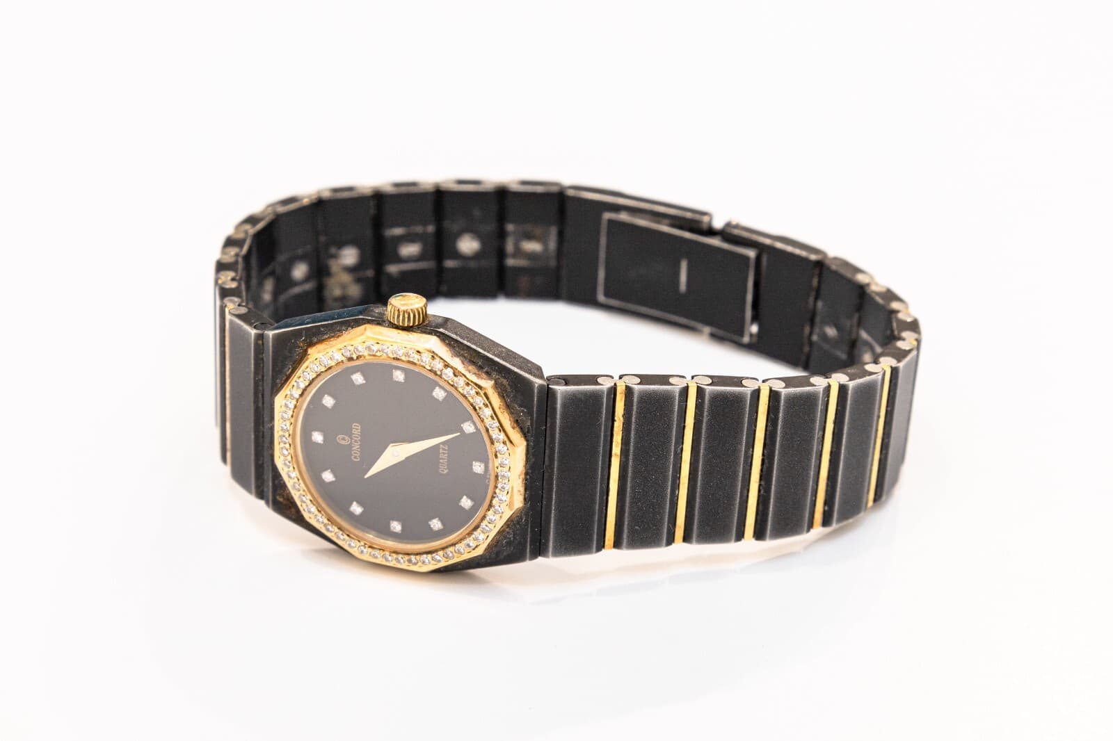 Vintage Womans Concord Mariner SG Quartz Diamond Watch Collectible Timepiece - Thumbnail 2