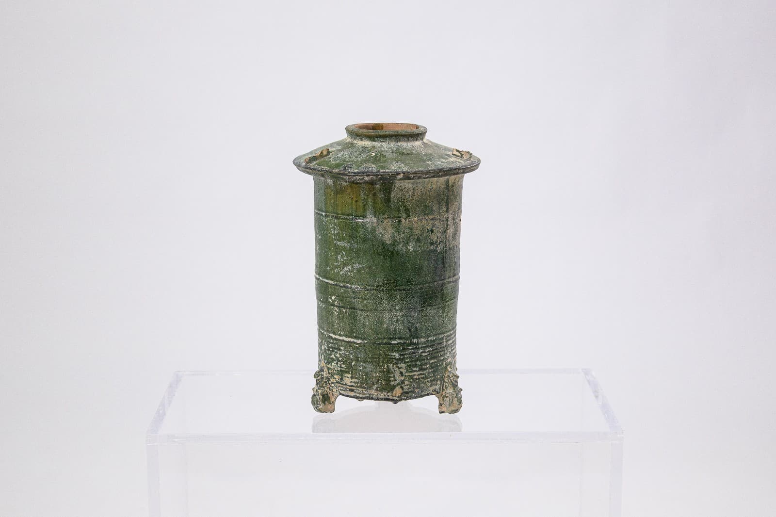Eastern Han Dynasty Green Glazed Granary Jar (Mingqi), 25–220 CE - Thumbnail 2